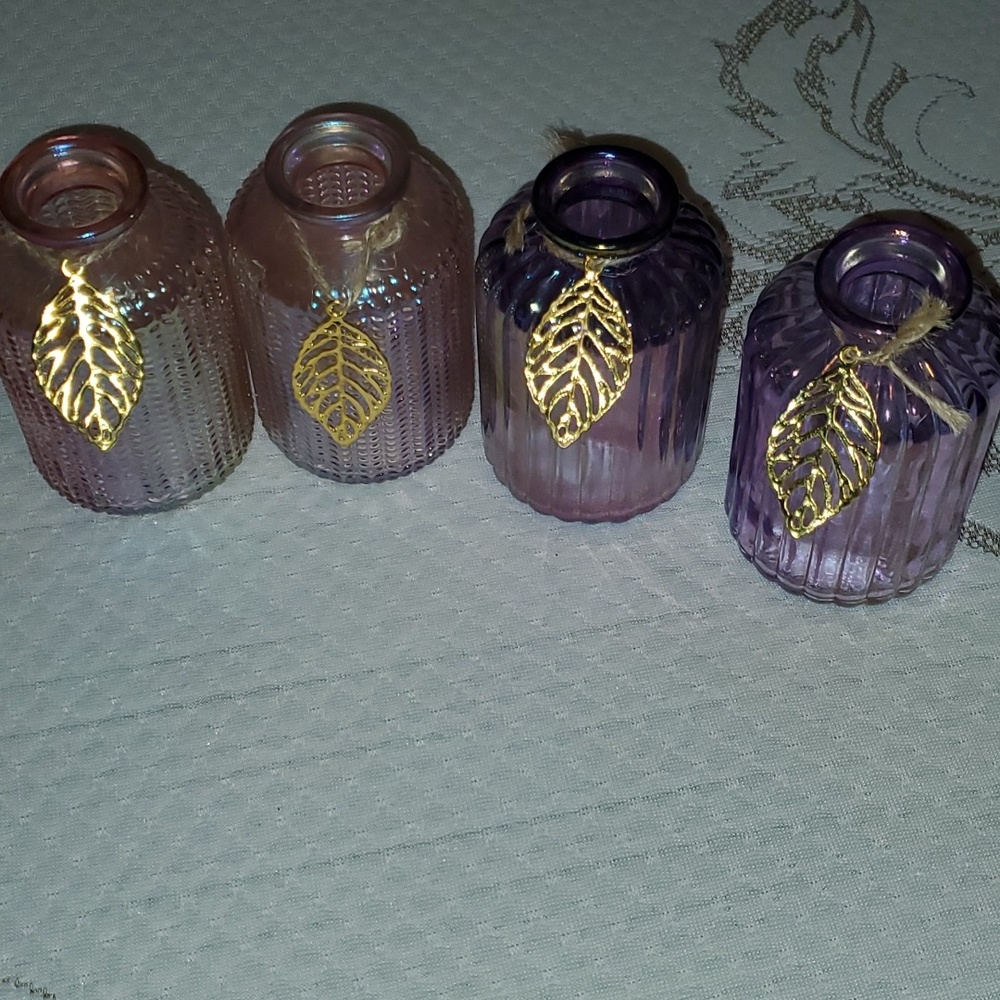4 glass jars 2 pink 2 purple